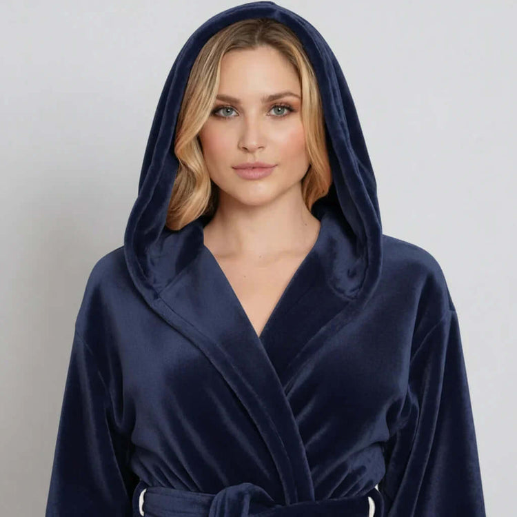 Women Plush Hooded Robe – Spa Comfort