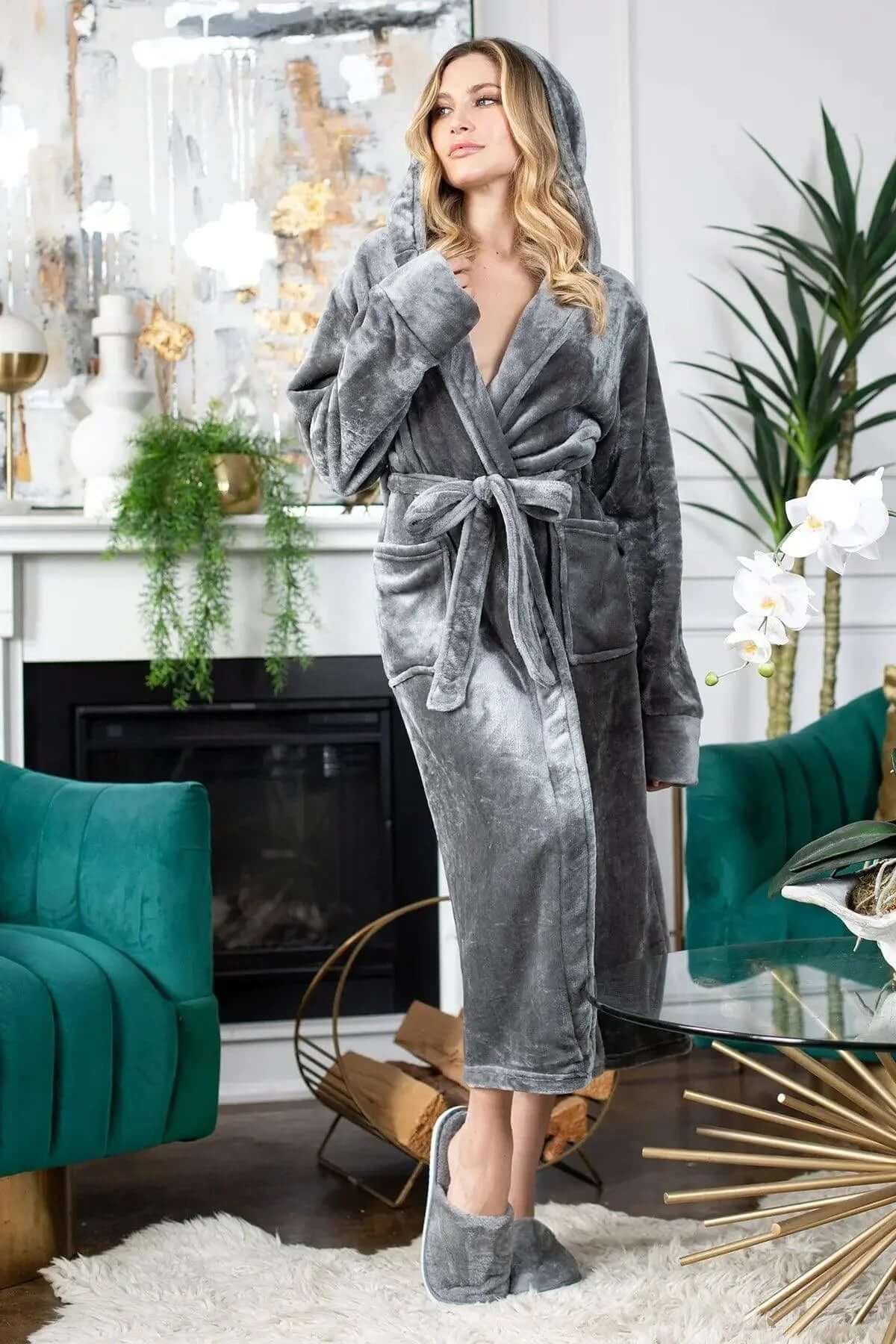 Women Plush Hooded Robe – Spa Comfort