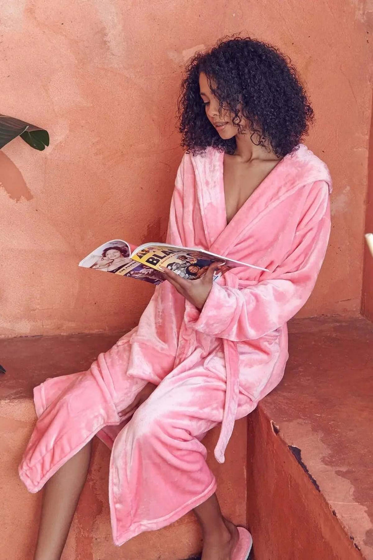 Women Plush Hooded Robe – Spa Comfort
