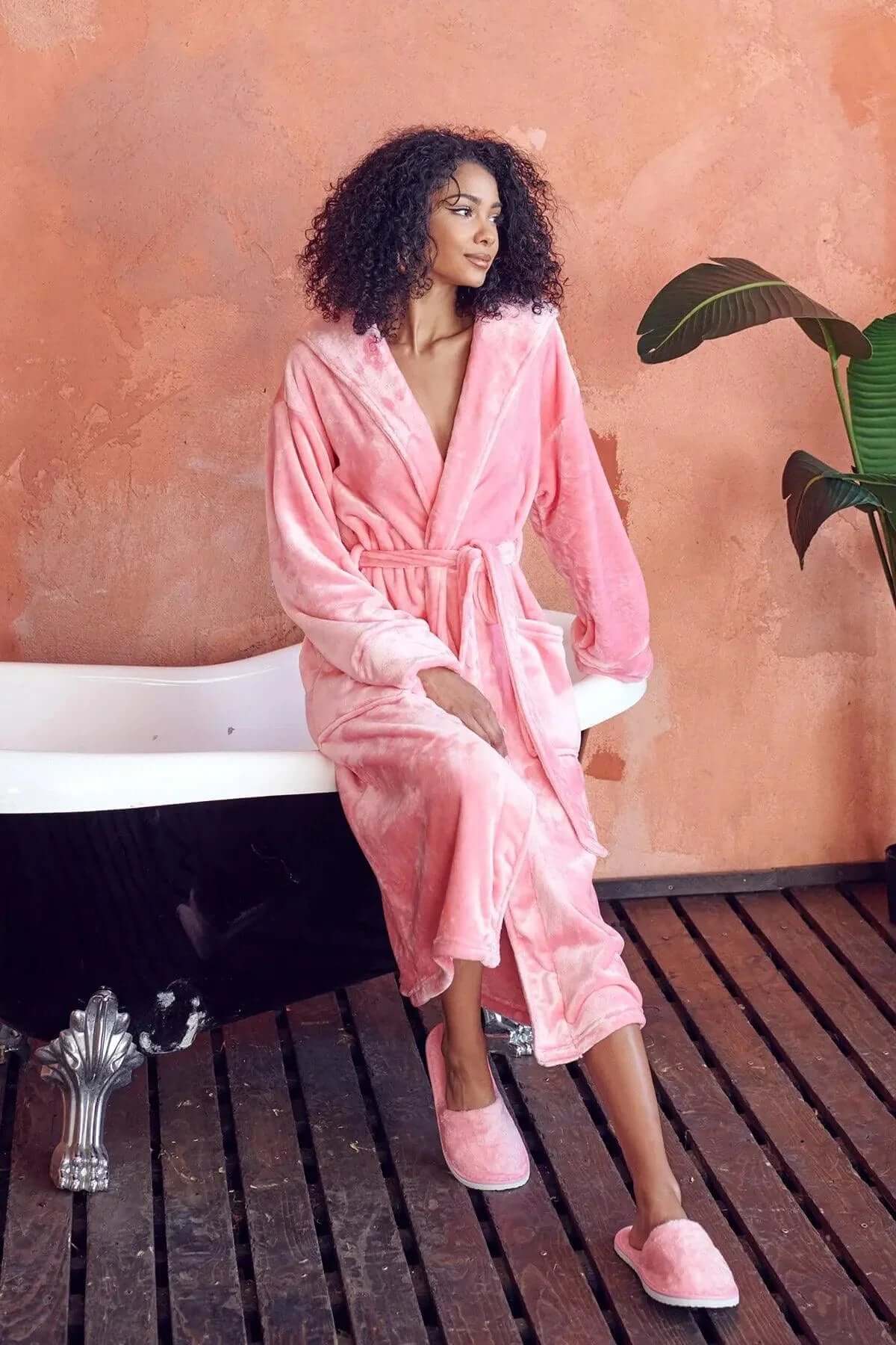 Women Plush Hooded Robe – Spa Comfort