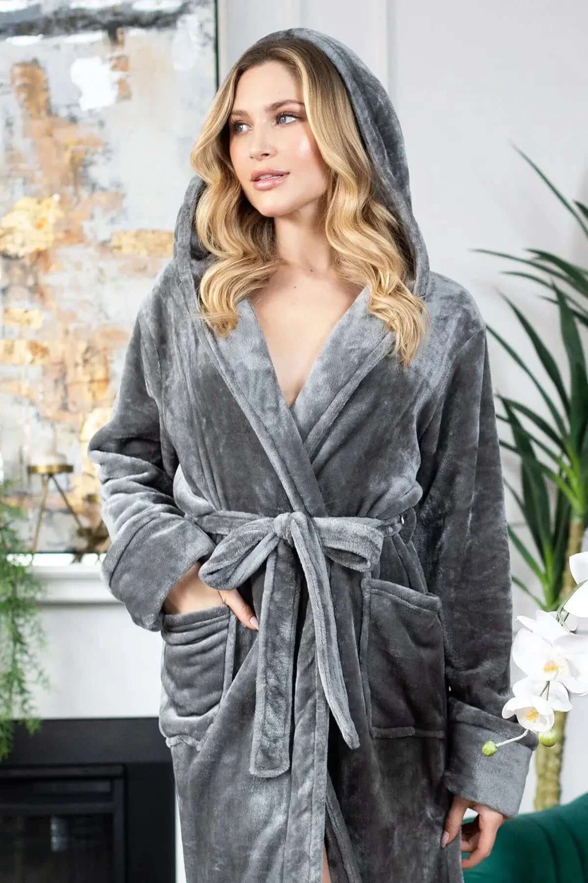 Women Plush Hooded Robe – Spa Comfort
