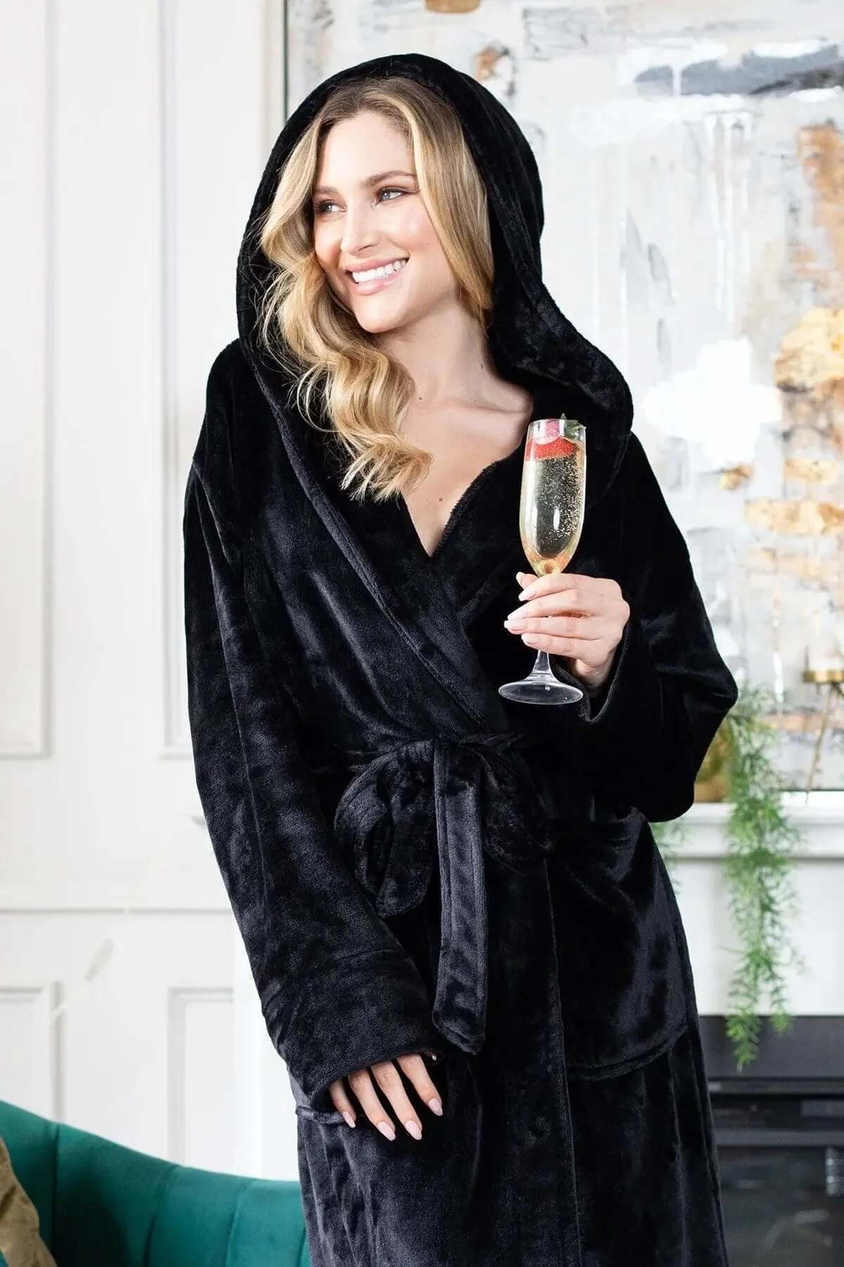 Women Plush Hooded Robe – Spa Comfort